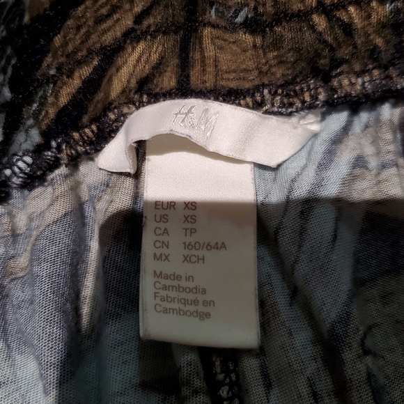 H&M Tropical/Leaf Patterned Pants - Size XS - Picture 5 of 5